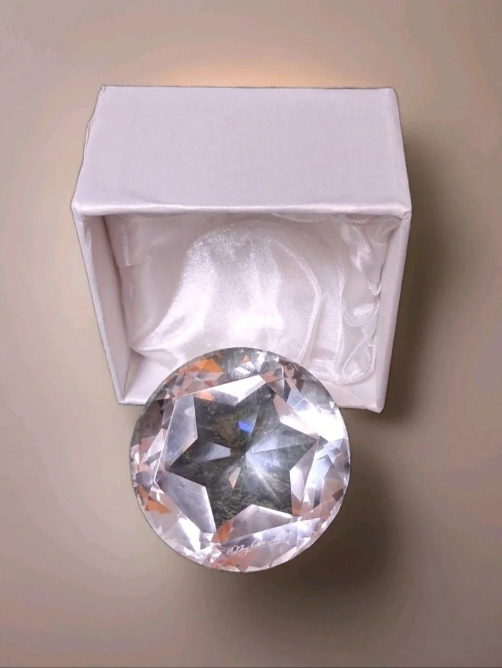 Oleg Cassini Clear Crystal Decorative Paperweight Round Diamond